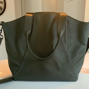 Lululemon bag in great condition. Olive green.